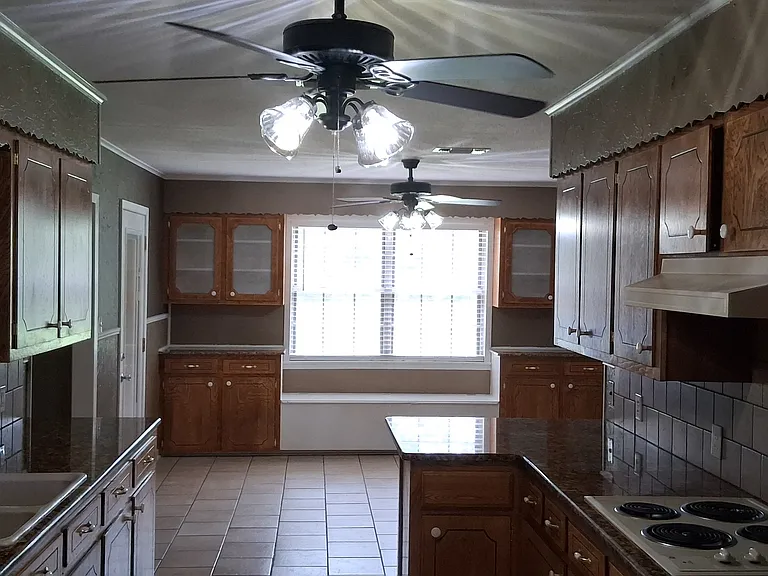 102 Cheryl St — Photo 5