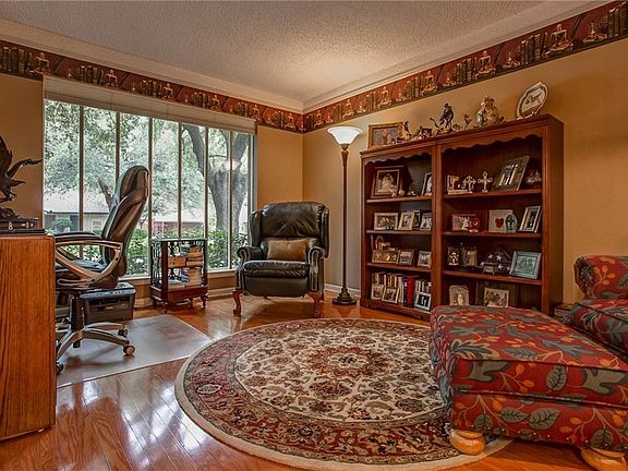 4th image of 4267 Balboa Dr