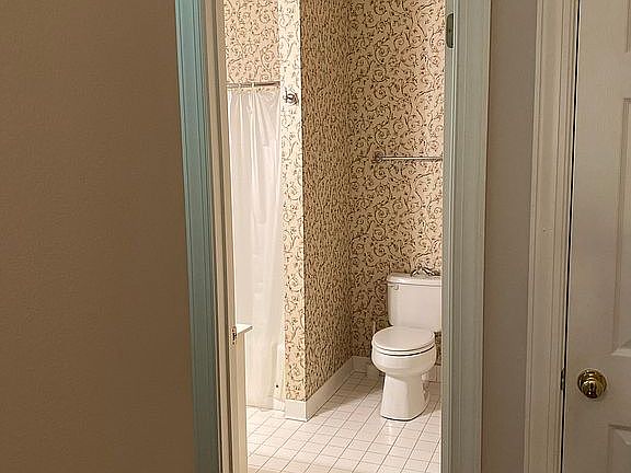 4th image of 1432 Greymont Ln