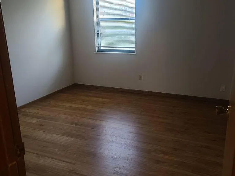 Oak Knoll Apartments — Photo 5