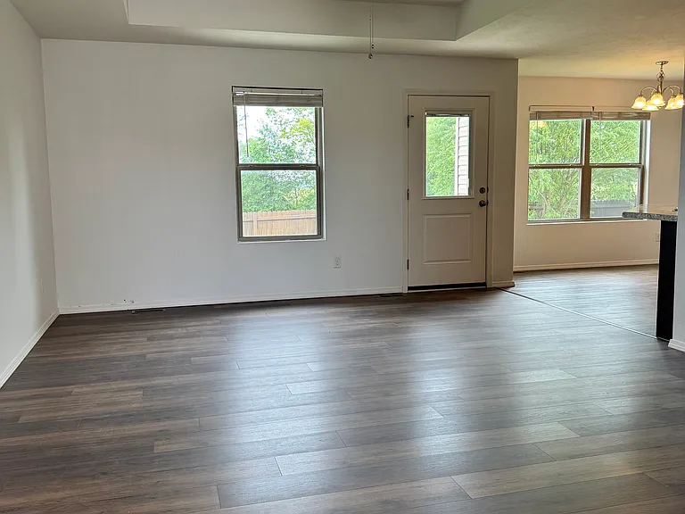 276 W Picardy St — Photo 15