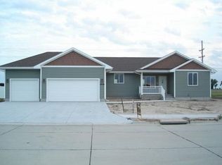 4239 Indianhead Rd, Grand Island, NE 68803