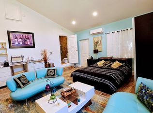 18319 Calvert St, Reseda, CA 91335