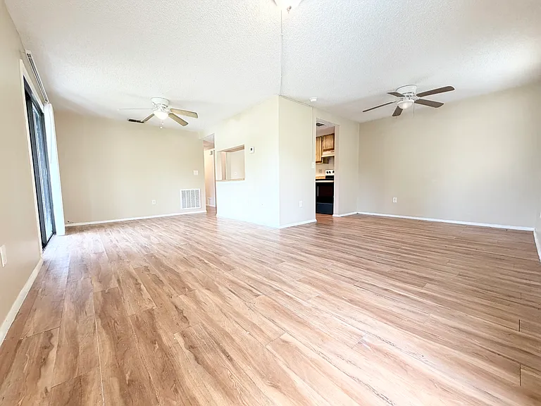 129 Camphor Cir #F — Photo 5