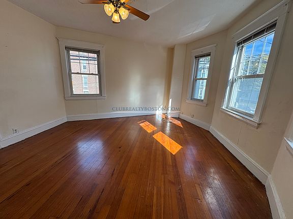 4th image of 56 Montfern Ave #2