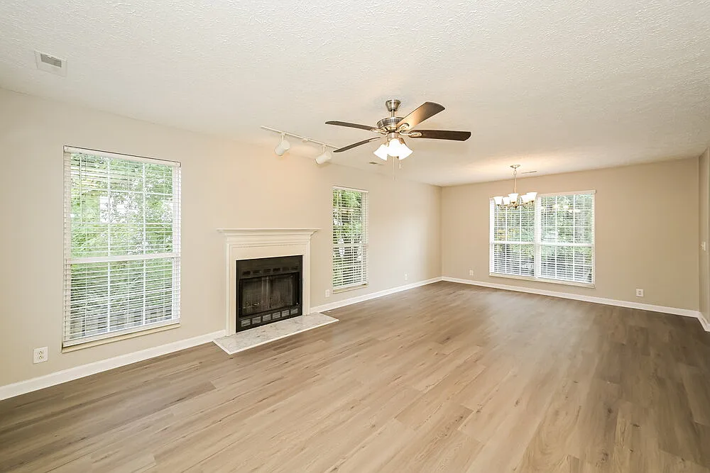 3 bed, 2.5 bath, 1852 sqft, $2,400 — Photo 4