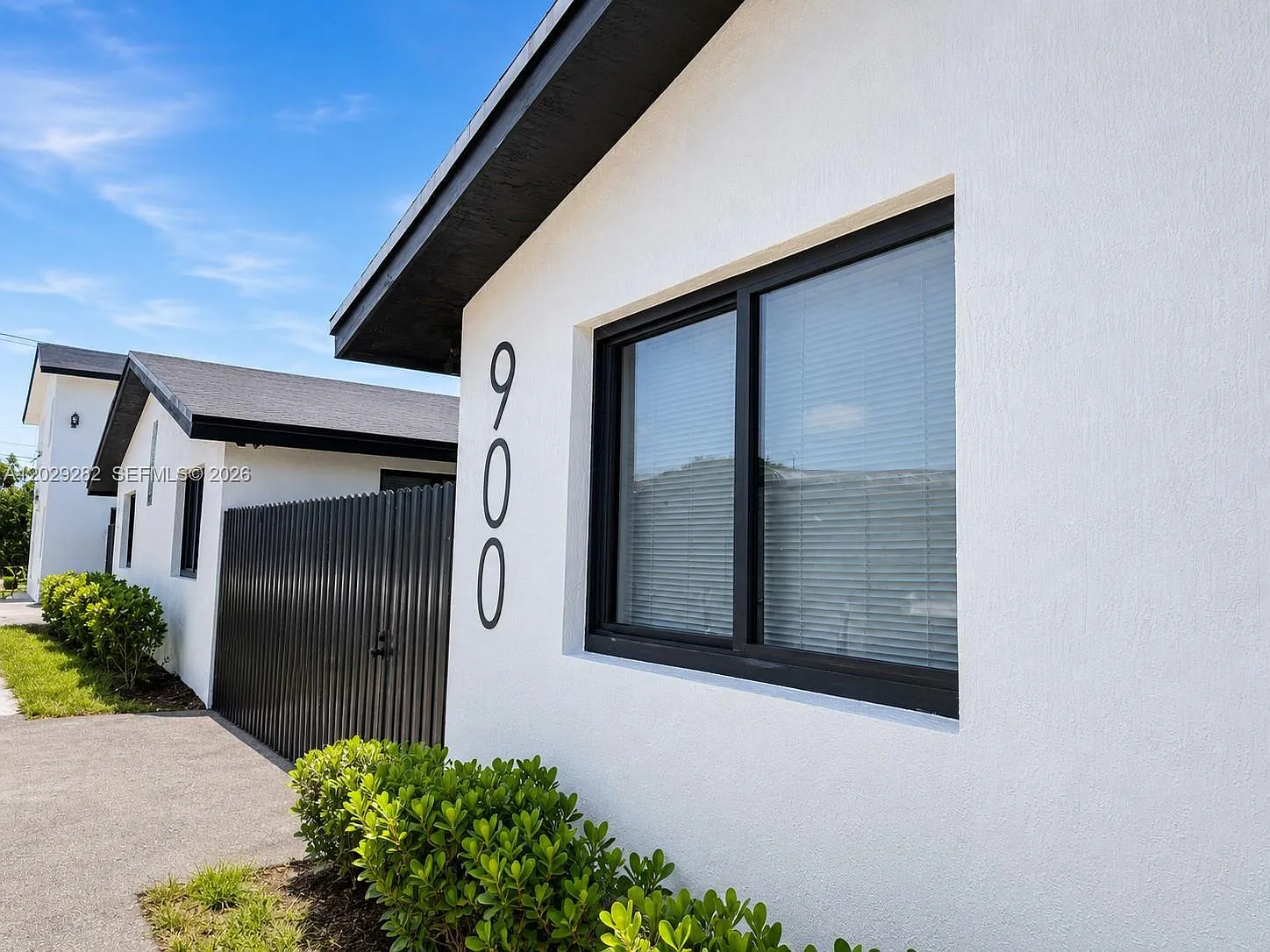 2 bed, 1.0 bath, 718 sqft, $1,850 — Photo 2
