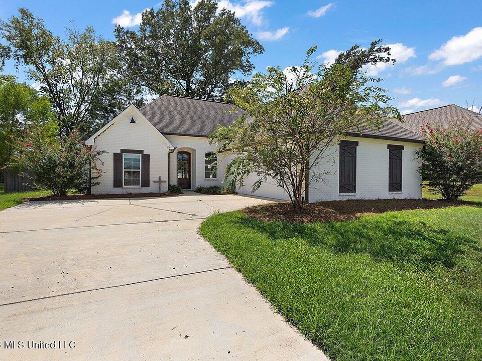 1st image of 164 Sweetbriar Cir