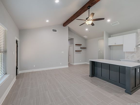 4th image of 234 Corliss