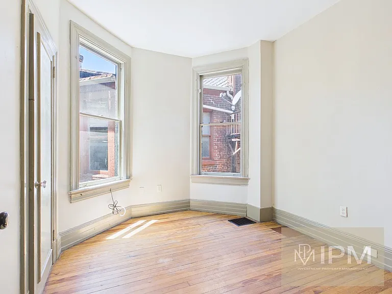 142 E Philadelphia St — Photo 11