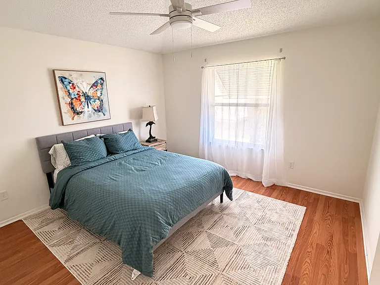 428 Canterbury Ct — Photo 8