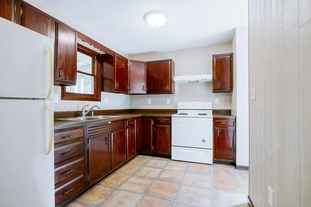 101 Roscoe Ave — Photo 2