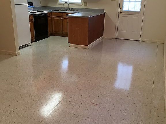 4th image of 212 Gloria St APT B