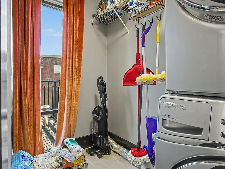261 S Limestone St #304 — Photo 46