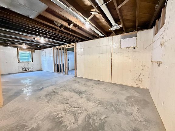 31st image of 606 Minnesota Ave