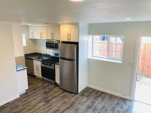 4th image of 20708 Saticoy St #B