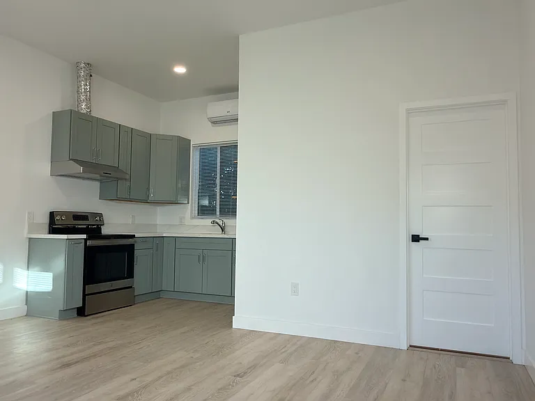 2029 E Washington Ave #B — Photo 3