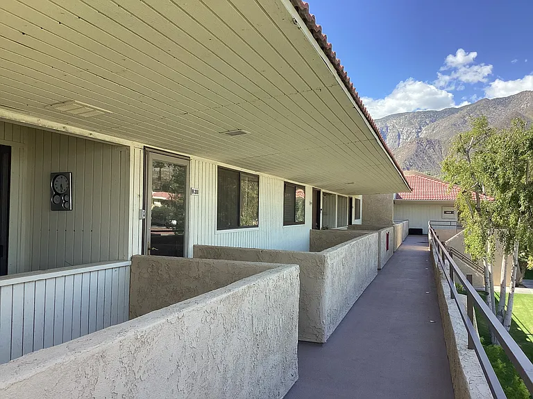 2820 N Arcadia Ct #B200 — Photo 2