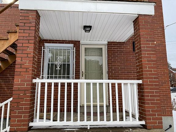 back porch access to kitchen door