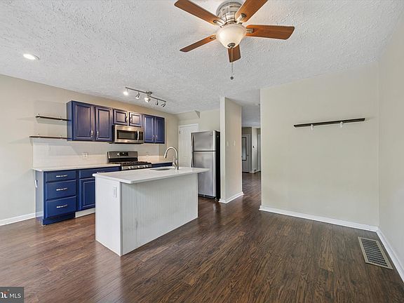 5th image of 3447 Ainslie St