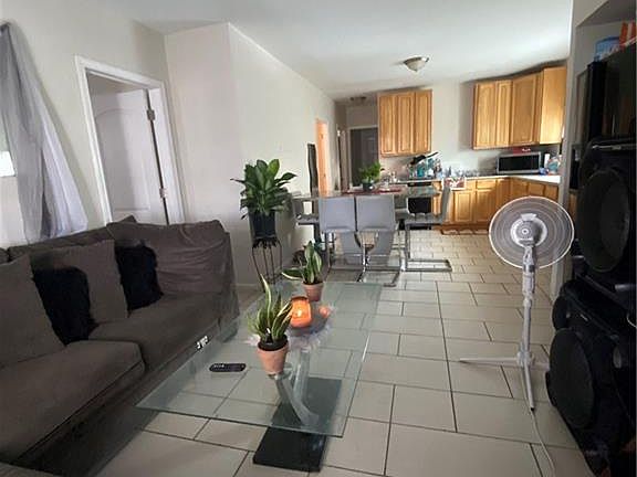4th image of 166 Bond St