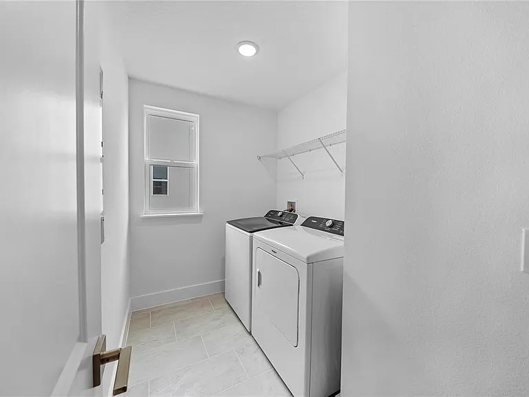 1856 Crowncrest Dr — Photo 36