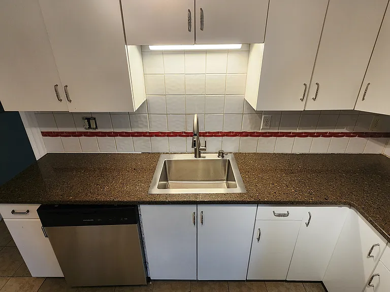 207 Sheridan St #2 — Photo 4