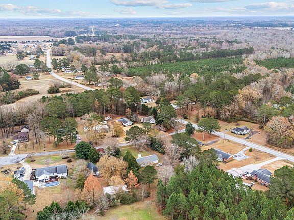 4th image of 643 Heartwood Drive