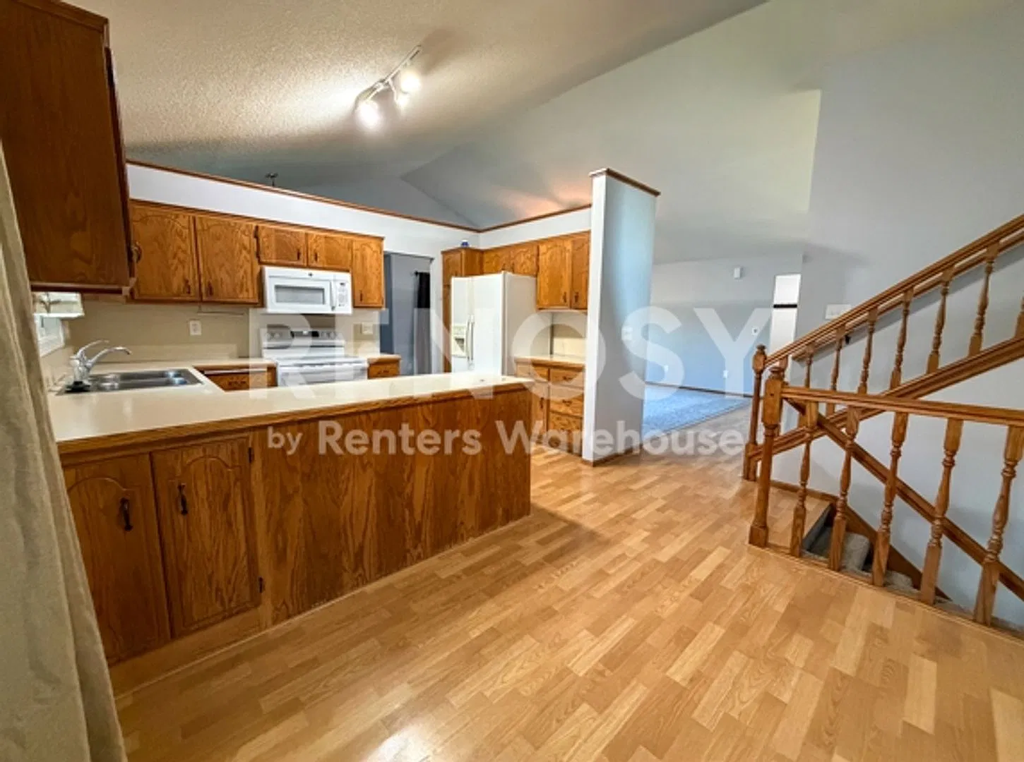 3 Bedroom / 3 Bathroom in Plymouth MN!! — Photo 2