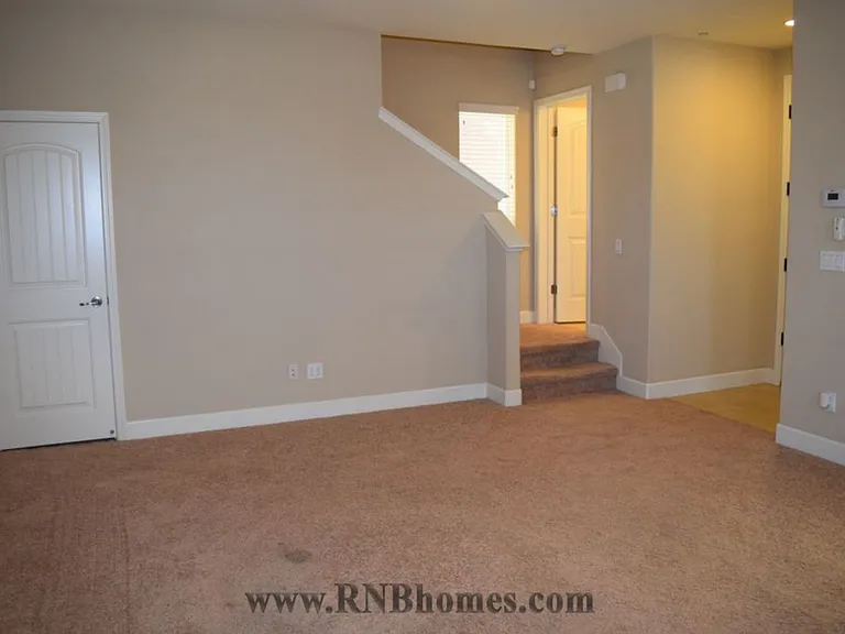 900 Lyon Pl — Photo 2