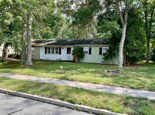 15 Evergreen Dr, Ocean View, NJ 08230