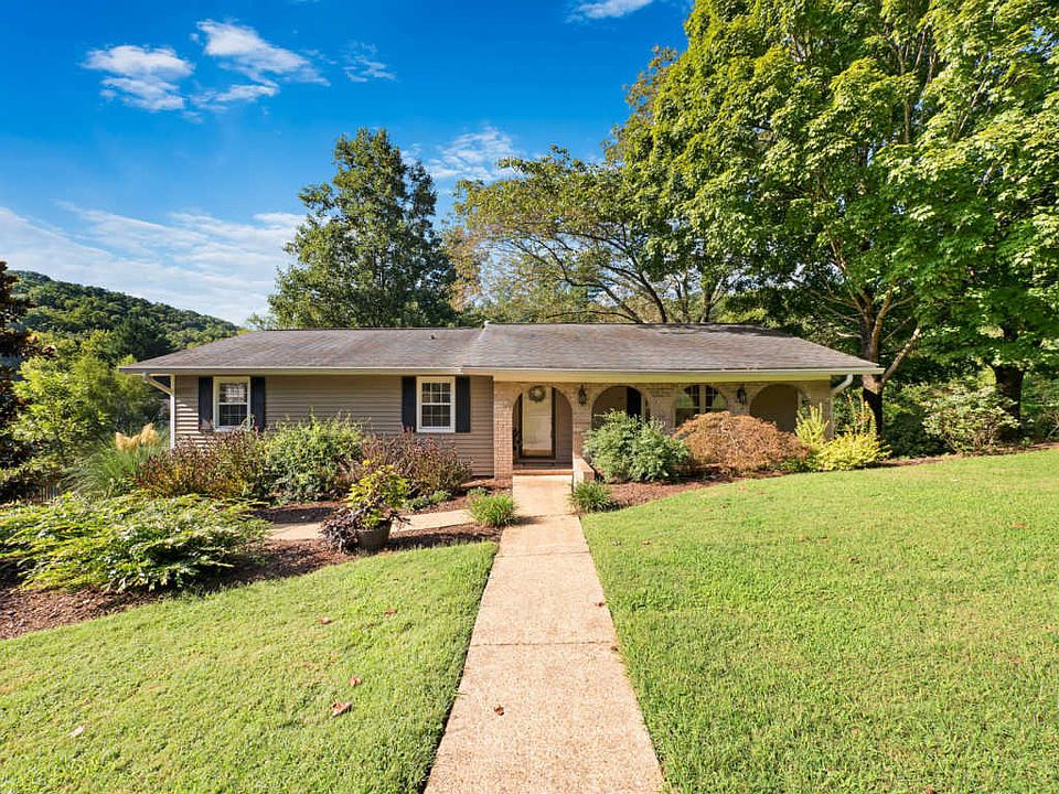 1st image of 302 Shady Crest Dr