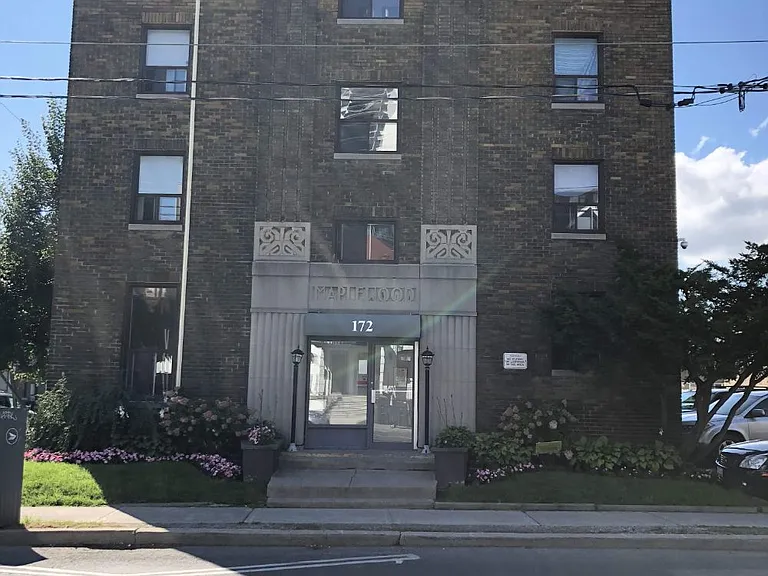 172 Vaughan Rd — Photo 2