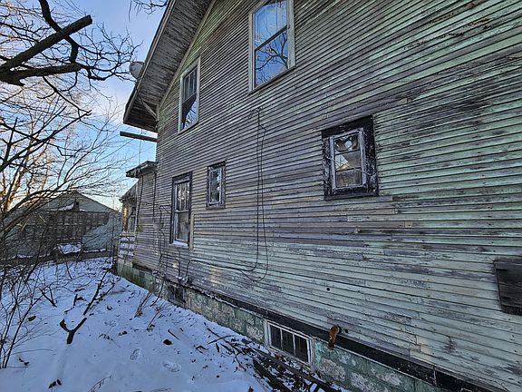 2nd image of 445 E Ridge Rd