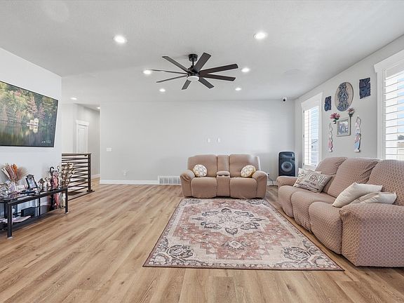 4th image of 365 E 250 N