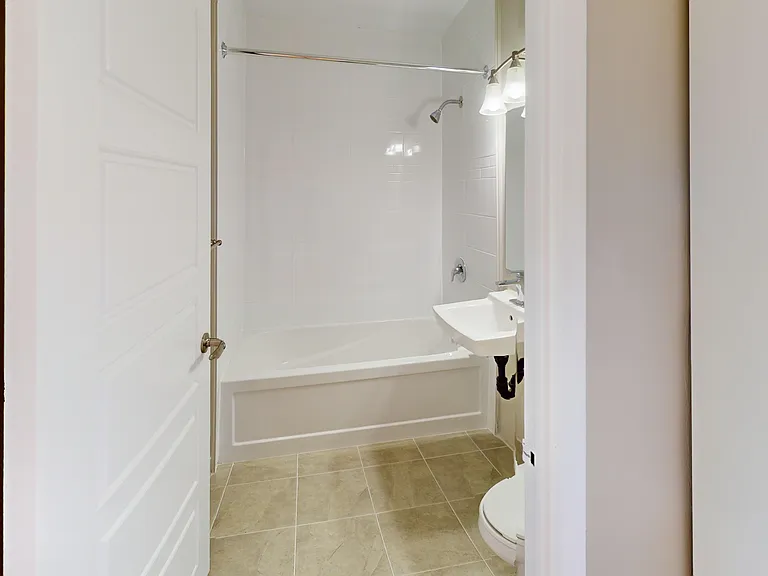 810 Canterbury Ave — Photo 24