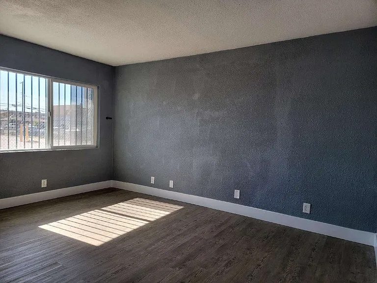 216 W New York Ave #4 — Photo 2