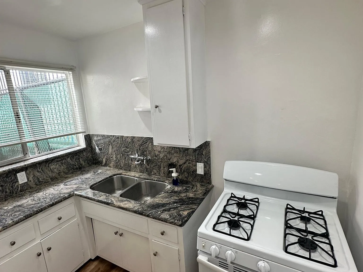1 bed, 700 sqft, $2,195 — Photo 4