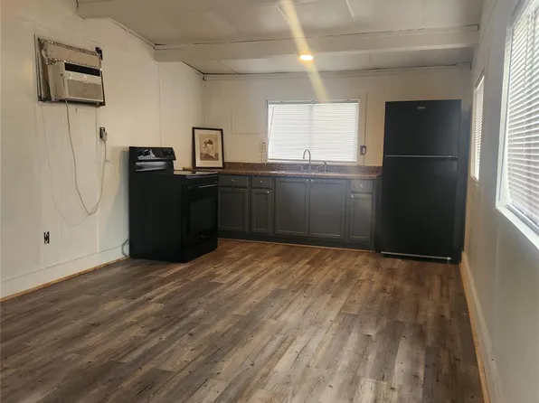 4439 S 13th St, Bacliff, TX 77518