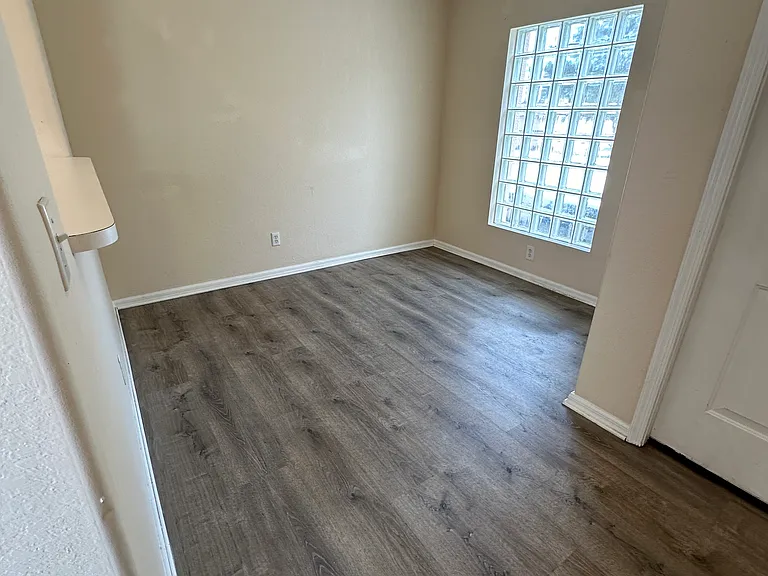26747 Little John Ct #10 — Photo 8