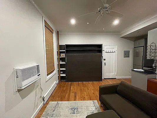 3rd image of 420 W 46th St APT A1