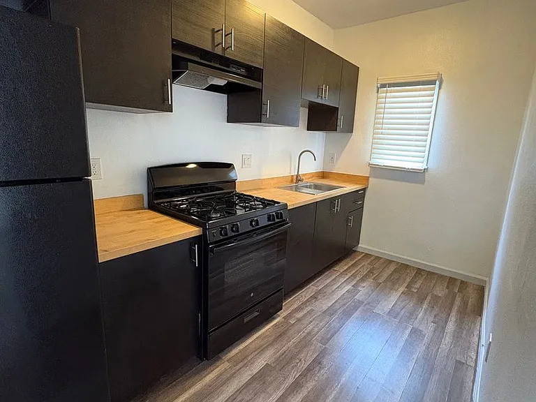 1000 Redondo Ave — Photo 15