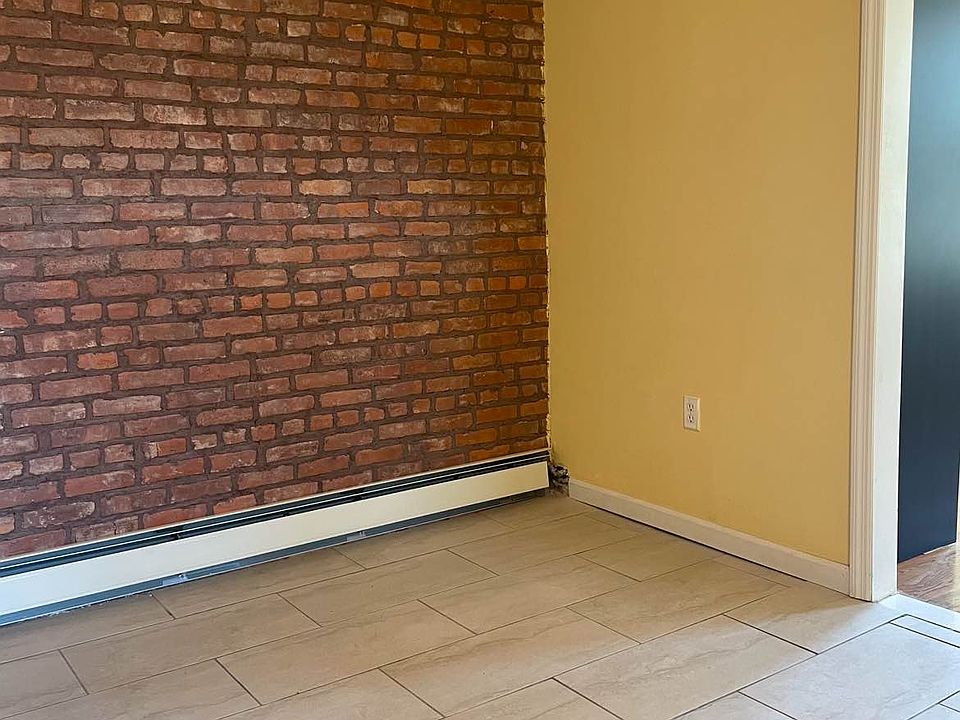 2nd image of 233 Maujer St #2R
