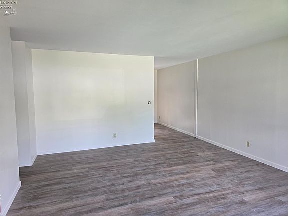 3rd image of 1460 Dixon Dr