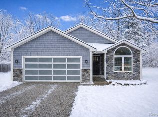 138 Leon Rd, Walled Lake, MI 48390