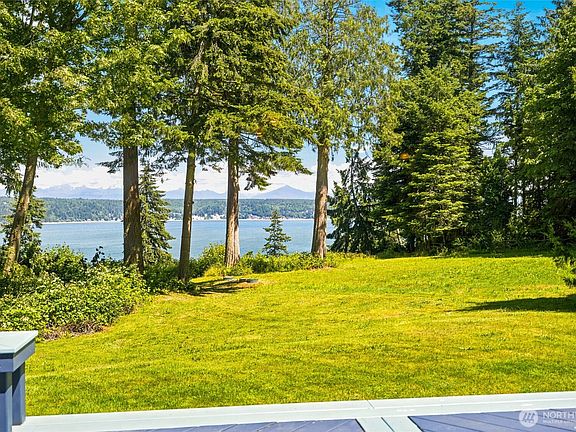 3rd image of 3445 SE Camano Drive