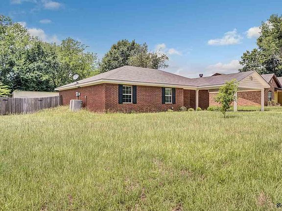 3rd image of 10906 Forest Ln