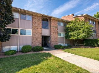 21 Lakeshore Dr, Clarksville, IN 47129