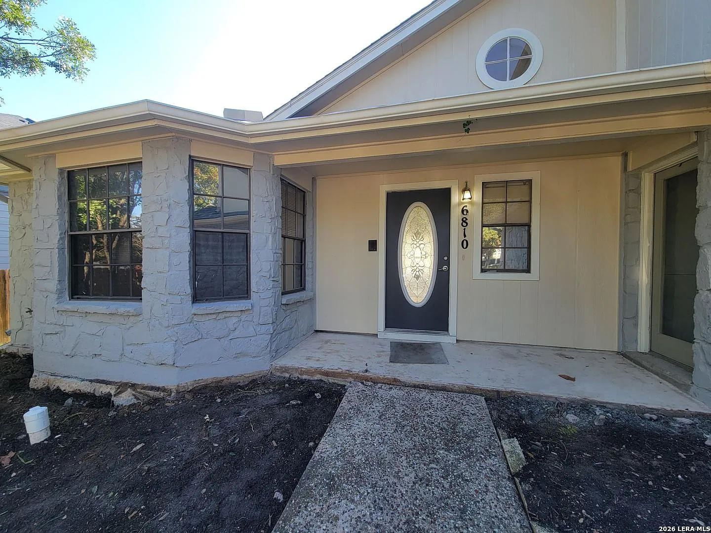 Over 2,600 square feet of comfortable living space with an open floor plan — Photo 3