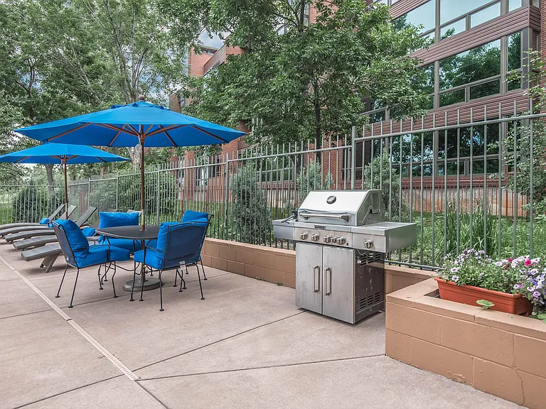 Boulder Crescent — Photo 10